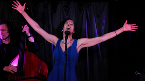 Review: Leslee Warren Performs Eye-Opening ME MYSELF & EYE: SONGS FROM A NEARSIGHTED GIRL at Pangea Image