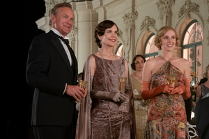 Interview: Elizabeth McGovern on the Theatricality of DOWNTON ABBEY 