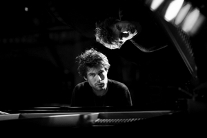 Thomas Bartlett Releases 'Bach: French Suites' Image