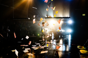 Review: LOOKINGGLASS ALICE at Lookingglass Theatre Company Image