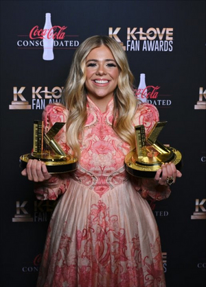 2022 Breakout Artist Anne Wilson Takes Home Two K-LOVE Fan Awards 