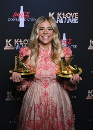 2022 Breakout Artist Anne Wilson Takes Home Two K-LOVE Fan Awards Image