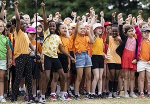 Hundreds of Children Protest Climate Emergency in Dance and Music Performance 