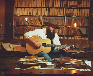 VIDEO: Larry Fleet Shares Live Performance Video of Unreleased Track 'Having a Girl' Image