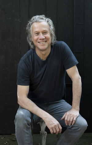 Peter Duncan Will Star in UK Tour of New Ghost Story WHEN DARKNESS FALLS Image