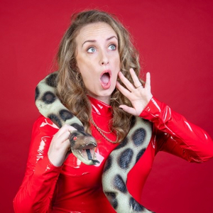 Edinburgh 2022: Review: JULIE JAY: OOPS, THIS IS TOXIC, Gilded Balloon 