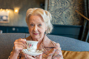 Photos: First Look At Susie Blake In Agatha Christie's THE MIRROR CRACK'D UK Tour Image