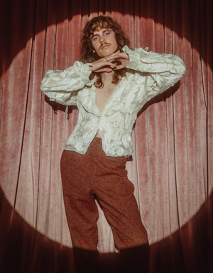 Mothé Shares New Single 'photobooth' Image
