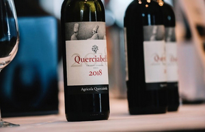 QUERCIABELLA CHIANTI CLASSICO DOCG 2018-A Vegan Wine Prized for its Versatility and Environmentally Consciousness 