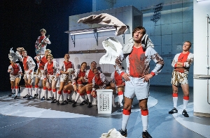 Feature: THEATERSPEKTAKEL 14 VIERT EENJARIG BESTAAN! Image