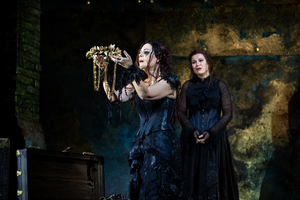 Review: Cherubini's MEDEA with a Shattering Radvanovsky Opens Met Season, Proving 'Hell Hath No Fury like a Woman Scorned' Image