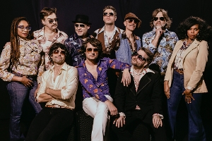 Interview: Nicholas Niespodziani of YACHT ROCK REVUE at Van Wezel Image