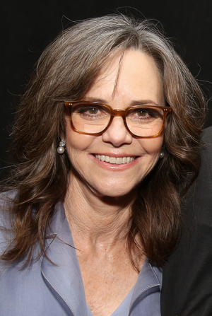 Sally Field, Linda Ronstadt, SESAME STREET, Michael Tilson Thomas and Earth, Wind & Fire Earn Kennedy Center Honors 