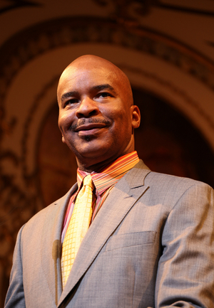 David Alan Grier Joins the Cast of Netflix's DAD, STOP EMBARRASSING ME 