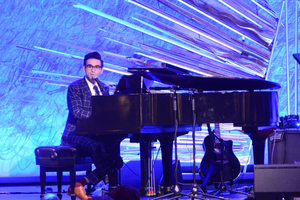 JOE ICONIS & FAMILY, A NIGHT FOR LUTHER VANDROSS and More Coming Up At Feinstein's/54 Below Image