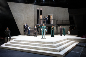 Review: HAMLET at Guthrie Theater Image
