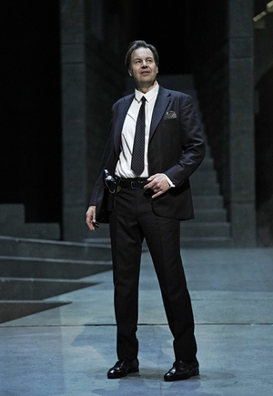 Review: Splendid Singing, Erratic Direction Mark the Met's New DON GIOVANNI from Van Hove Image