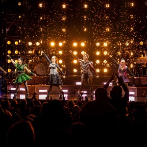 Photos: SIX Celebrates 4 Years on Broadway Photo