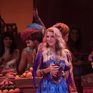 Photos/Video: 'The Golden Bachelorette' Joan Vassos Makes Broadway Debut in ALADDIN Photo