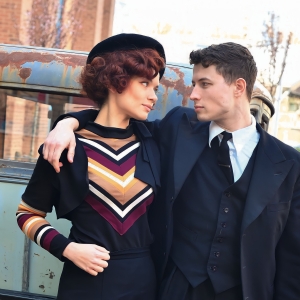 Photos: BONNIE & CLYDE Cast Pose With a Vintage 1929 Ford Model A Saloon Photo