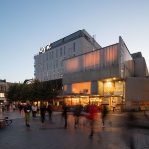 Lyric Hammersmith Theatre Gives Out Over 16,500 Free Tickets To Local West London Com Photo