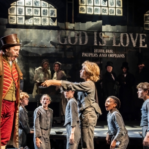 Presale Tickets Available for OLIVER! at the Gielgud Theatre Video