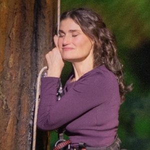 Review Roundup: REDWOOD Starring Idina Menzel Opens On Broadway Photo