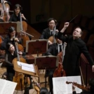 SF Symphony Youth Orchestra and Wattis Foundation Music Director Radu Paponiu Perform Photo