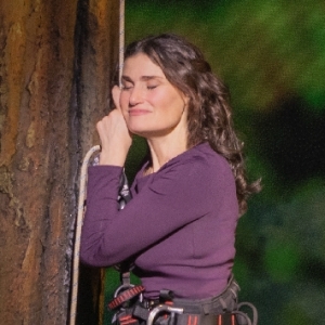 Idina Menzel Extends Broadway Run in REDWOOD