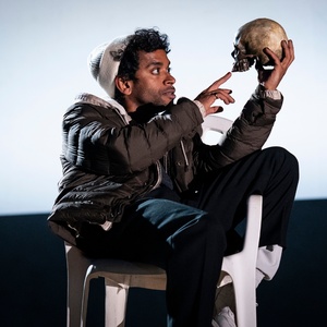 Photos: Hiran Abeysekera and Cast in HAMLET at the National Theatre Photo