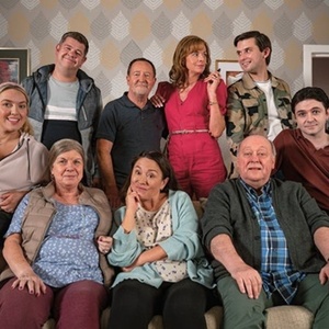 Scottish Sitcom TWO DOORS DOWN Will Be Adapted For the Stage With Original Cast Membe Photo