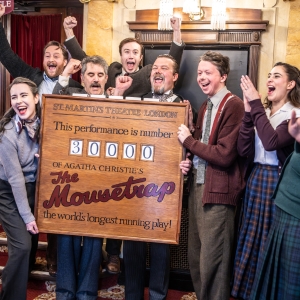 Photos: THE MOUSETRAP Celebrates Guinness World Record Photo