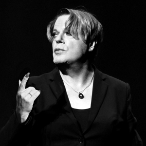 Eddie Izzard's HAMLET Begins Performances At Greenwich House Theater January 25 Video