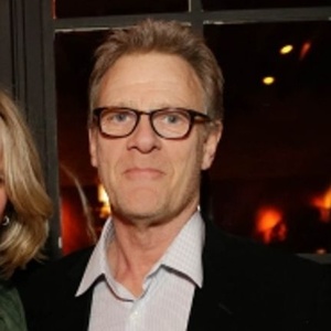 Broadway and West End Producer, and THE CROWN EP Robert Fox Dies at 73; Hugh Jackman  Video