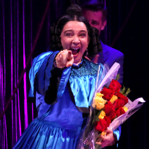 Photos: Maya Rudolph Takes First Bows in OH, MARY!