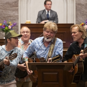 Mac McAnally Honors Jimmy Buffett At The Tennessee State Capitol Ahead Of Los Angeles Photo