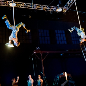 Cirque Mechanics Return to the New Victory Theater This Month With YULETIDE FACTORY Photo