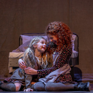 Photos: First Look at Music Theater Works’ ANNIE Photo