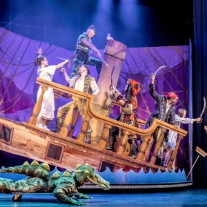 Photos: First Look at Mischiefs PETER PAN GOES WRONG at the Lyric Theatre Photo
