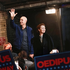 Photos: First Look at OEDIPUS Stars Mark Strong and Lesley Manville Photo