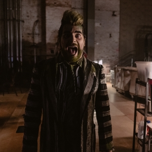Photos: Justin Collette, Isabella Esler and More Backstage at BEETLEJUICE Photo