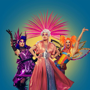 Full Cast Set For PRISCILLA QUEEN OF THE DESERT Photo