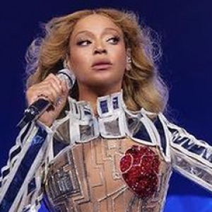 Photos: See Beyoncé Wearing Ukrainian Designer FROLOV During Her Las Vegas Renaissan Photo