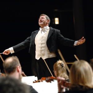 Zuill Bailey Returns to The Vancouver Symphony Orchestra USA This Month Photo