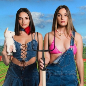 Podcast Duo Hannah Berner & Paige Desorbo Bring Their CLUB GIGGLY Show To NJPAC