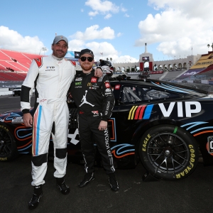 Photos: Harry Jowsey, Howie Mandel, Skeet Ulrich, and More Whip Around LA Coliseum…
