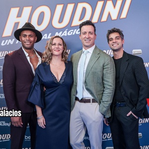 PHOTOS: Así fue la alfombra roja de HOUDINI, UN MUSICAL MÁGICO en el Teatro Calder¿ Photo
