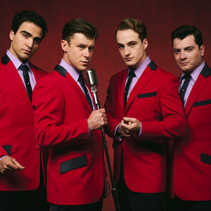 Full Cast Set for JERSEY BOYS 20th Anniversary UK and Ireland Tour Photo