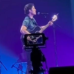Video: Tony-Winner Darren Criss Performs Acoustic Cover of Maybe Happy Ending Photo