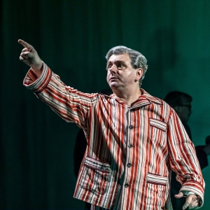 Photos: Michael Sheen and More in NYE at the National Theatre Photo
